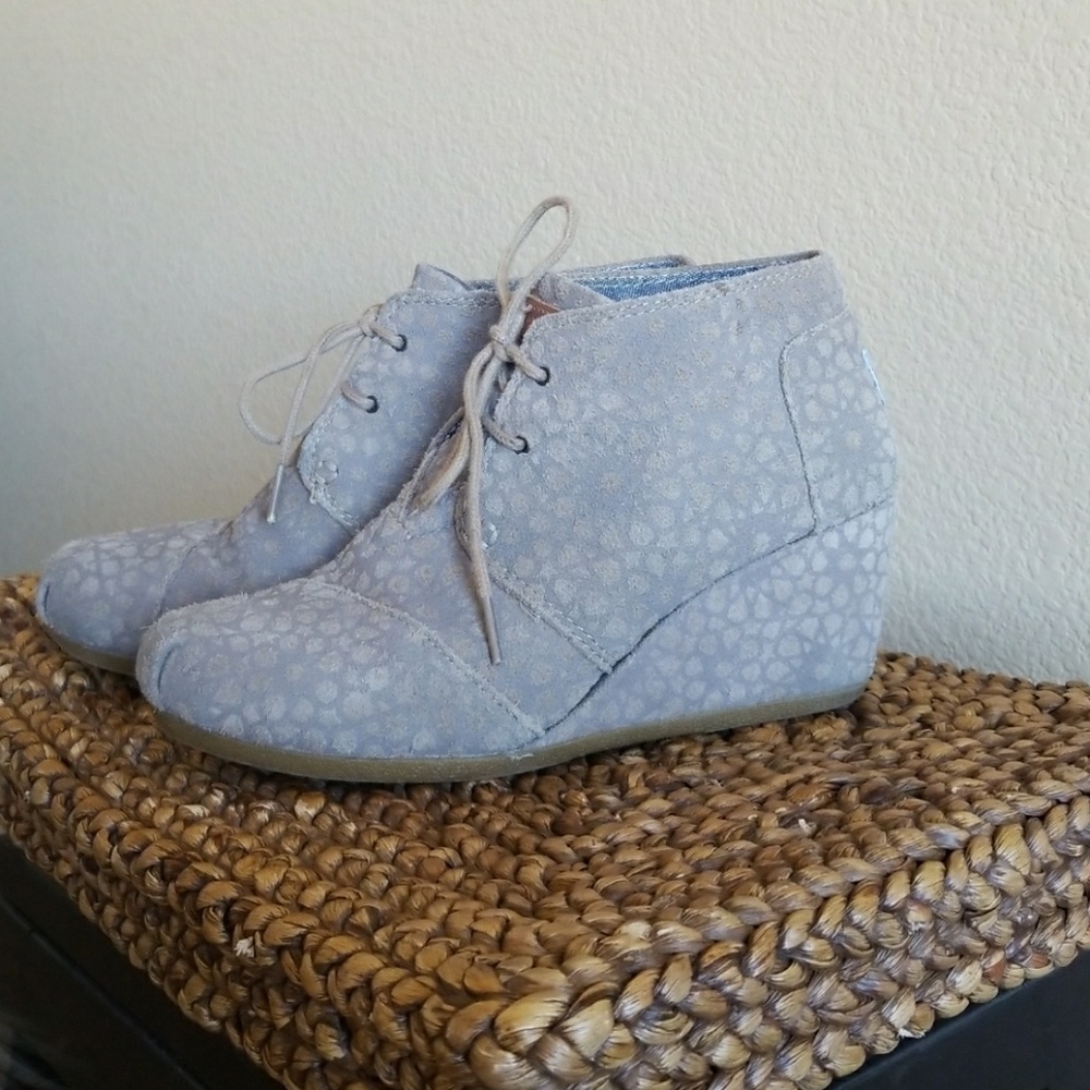 TOM'S, desert wedge booties